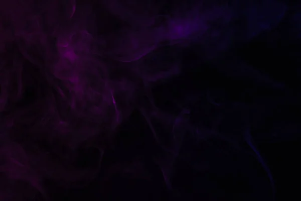 Fondo negro abstracto con vapor púrpura - foto de stock