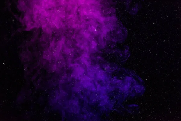 Schwarzer Hintergrund mit lila, rosa Rauch und Sternen — Stockfoto