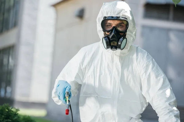 Portrait of pest control worker in respirator looking at camera — Stock Photo