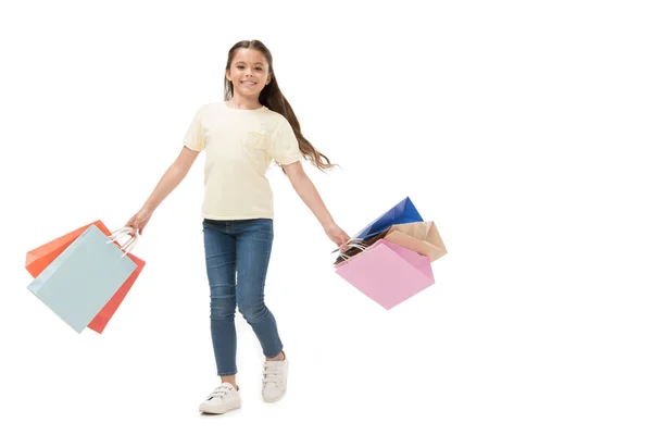 Lächelndes Kind mit Einkaufstaschen auf weißem Grund — Stockfoto