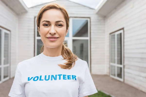 Attractive volunteer of animals shelter looking at camera — Stock Photo