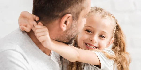 Father and daughter hugging one another — Stock Photo
