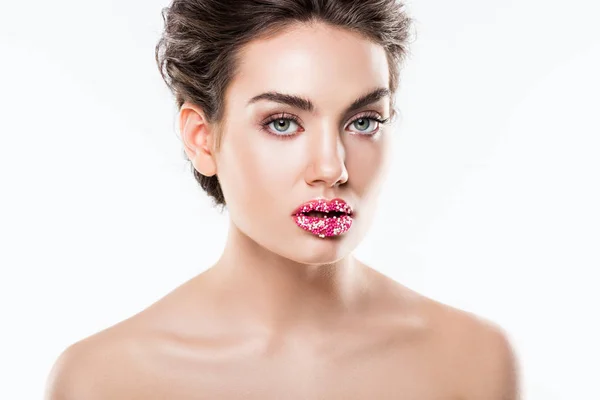 Attraktive modische nackte Mädchen mit Zuckerstreuern auf den Lippen, isoliert auf weiß — Stockfoto