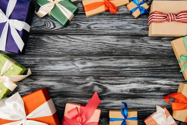 Top view of wrapped christmas presents on wooden surface — Stock Photo