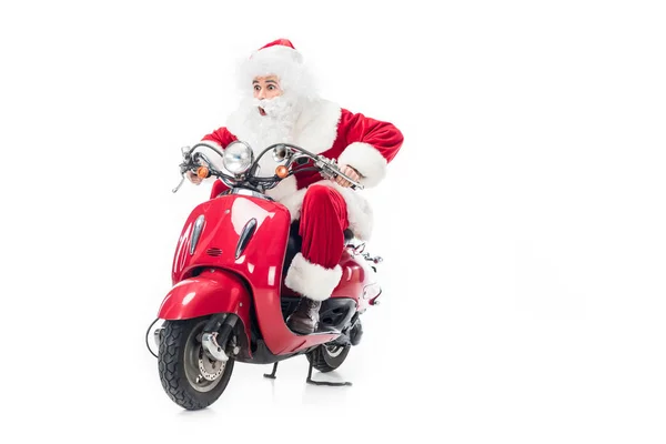 Chocado santa claus no traje equitação no scooter isolado no fundo branco — Fotografia de Stock