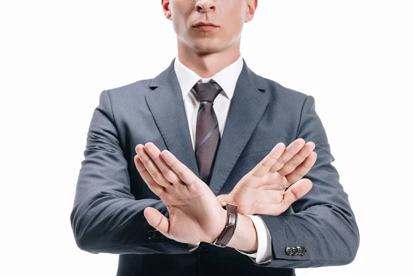 Imagen recortada de hombre de negocios en traje que muestra signo de rechazo aislado en blanco - foto de stock
