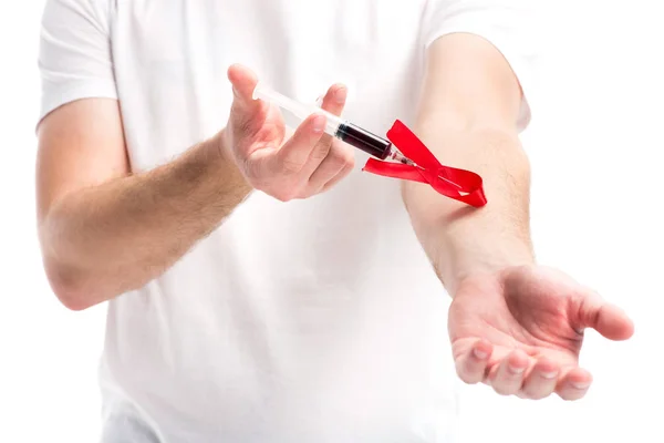 Homem imagem cortada fazendo teste de hiv com seringa isolada em branco, conceito de dia ajudas mundo — Fotografia de Stock