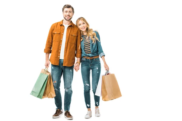 Fröhliches Paar mit bunten Einkaufstaschen auf weißem Grund — Stockfoto