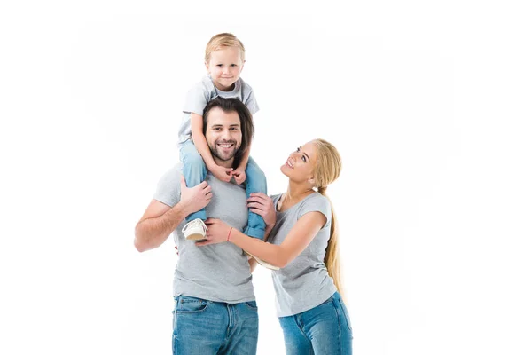 Adorável família, pai carregando seu filho nos ombros isolado em branco — Fotografia de Stock