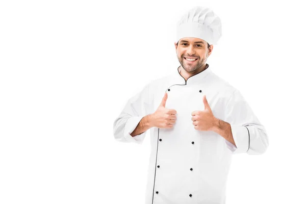 Bonito jovem chef mostrando polegares para cima na câmera isolado no branco — Fotografia de Stock