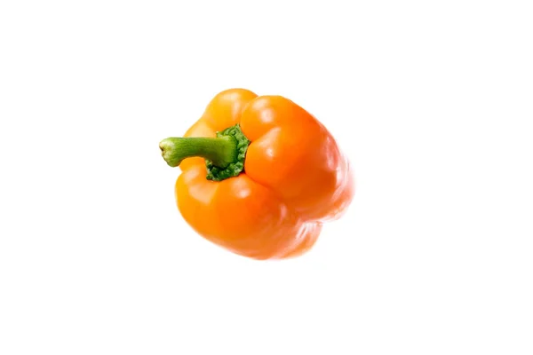 Vue rapprochée du poivron orange cru frais isolé sur blanc — Photo de stock