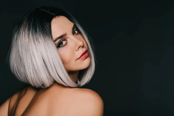 Pretty naked girl posing in grey wig, isolated on black — Stock Photo