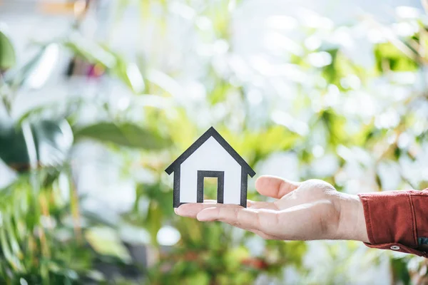 Cropped view of paper house in hand of man, energy efficiency at home concept — Stock Photo