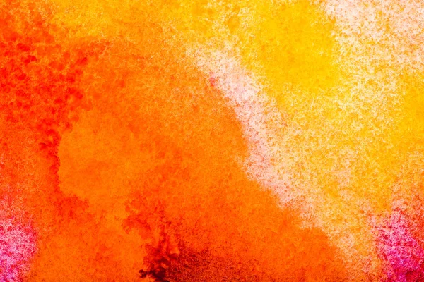 Vista dall'alto di giallo e arancio fuoriuscite di acquerello con spazio copia — Foto stock