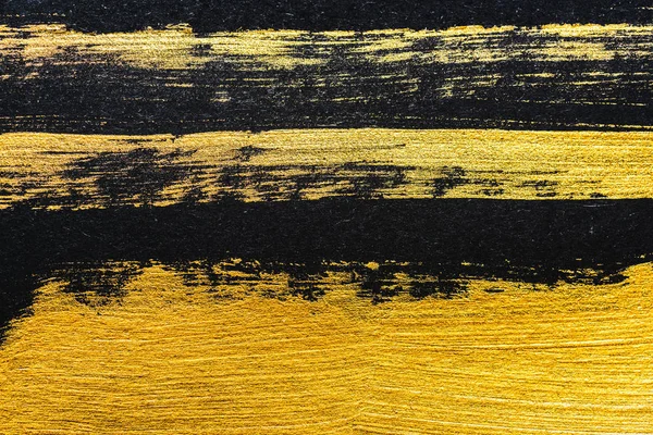 Vue de dessus des coups de pinceau aquarelle jaunes sur fond noir avec espace de copie — Photo de stock