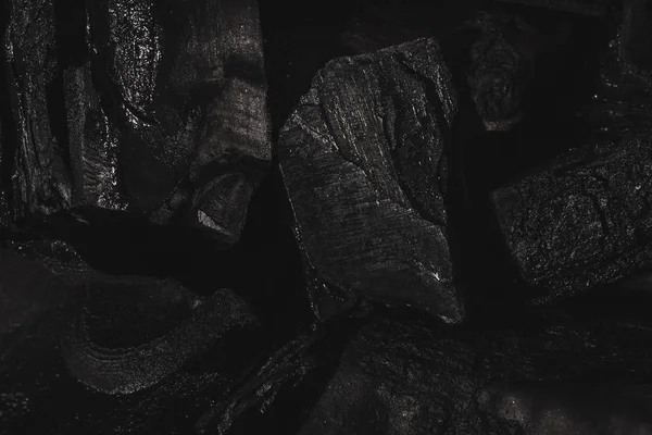 Темно-чорний фон текстурованого вугілля з копіювальним простором — стокове фото