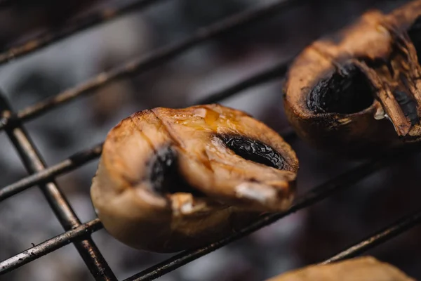 Close up of delicious mushrooms grilling on barbecue grid — Stock Photo