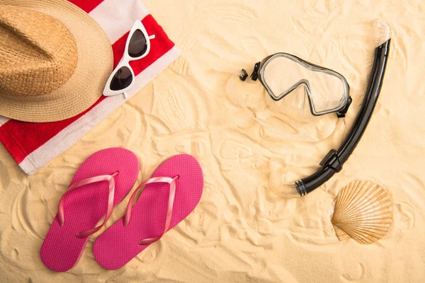 Top view of summer accessories and swimming mask with snorkel on sand — Stock Photo