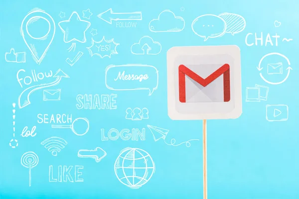 Cartão com logotipo do gmail e ilustração de mídia social isolado em azul — Fotografia de Stock