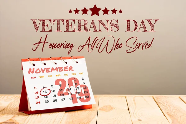 Calendar with 11th November 2019 date isolated on beige with Veterans day lettering — Stock Photo
