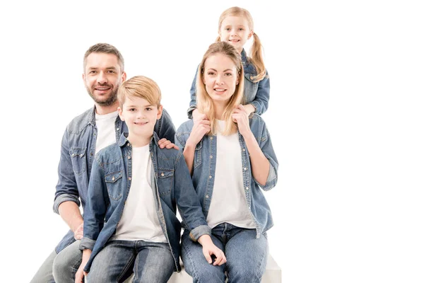 Família feliz em jeans olhando para a câmera isolada no branco — Fotografia de Stock