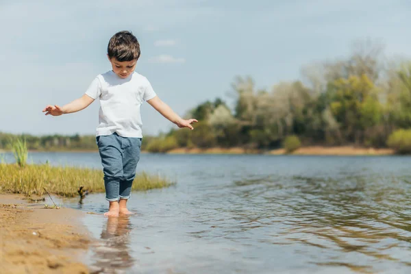 Selective Focus Cute Boy Standing Pond — Stock Photo, Image