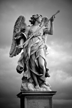 Bernini 'nin İtalya' daki Sant 'Angelo Köprüsü' ndeki mermer melek heykeli. Kaliteli fotoğraf