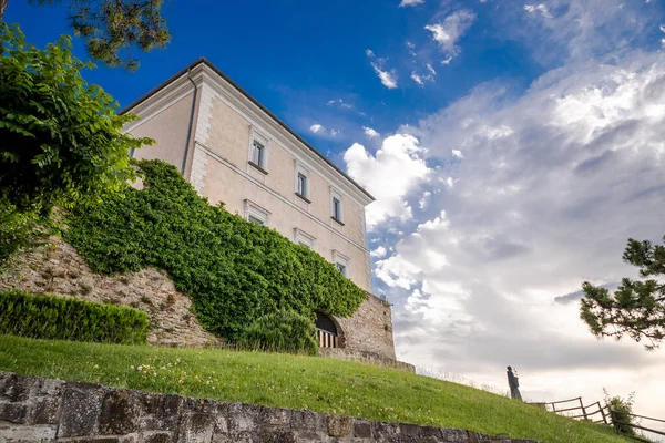 Başrahibin soylu sarayı, Castellabate, Cilento Sahili, Campania, İtalya