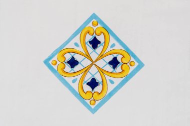 Geleneksel İtalyan dekoratif seramik fayansları Vietnam 'dan, renkli arkaplan.