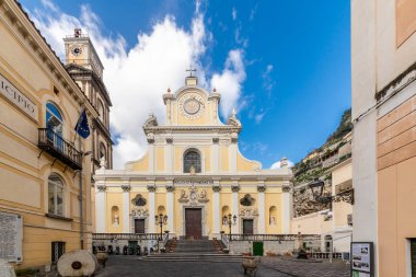 Santa Trofimena 'nın heybetli Bazilikası Neoklasik tarzda, Minori, Amalfi Sahili