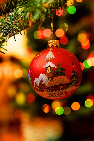 Vánoční stromeček cetka na světelné pozadí — Stock fotografie