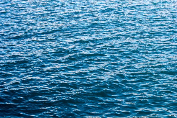 Surface Bleue Mer Avec Des Vagues Concept Mer Lumineux Contrasté — Photo