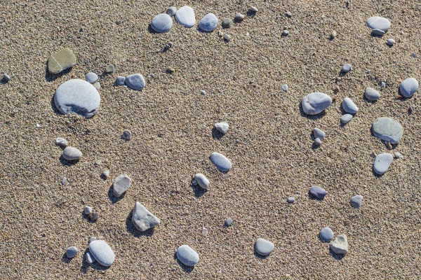 Круглые Плоские Камни Пляже Песке Резкий Свет Вид Сверху Фон — стоковое фото