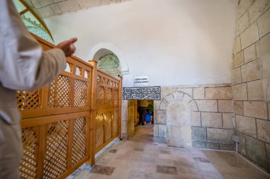 Peygamber ibrahim Sanliurfa,Turkey.19 Mevlidi Halil Camii avlusu, Temmuz 2018 doğduğu mağaranın iç görünüm