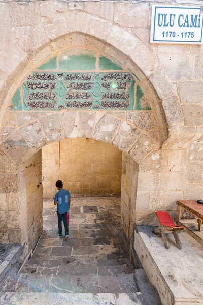 Unbekannte Betreten Tor Der Ulu Großen Moschee Sanliurfa Türkei — Stockfoto