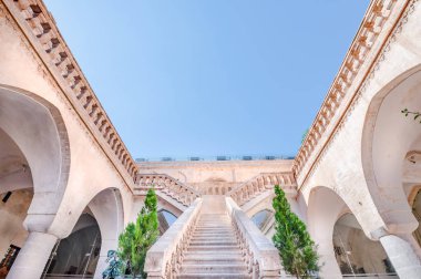 Eski postane bina (House of Sahtana aile), popüler bir dönüm noktası Mardin,Turkey.17 Haziran 2018 yılında merdiven