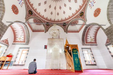 Kimliği belirsiz Nebi Peygamber 15. yüzyılda Akkoyunlus tarafından inşa cami de dua eder. Diyarbakir,Turkey.16 Temmuz 201