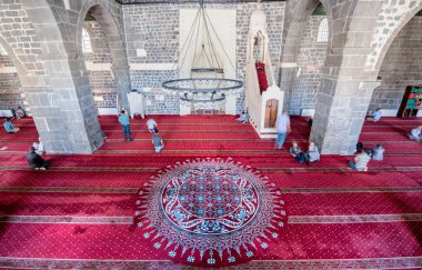 Ulu(Grand) Camii, Diyarbakir,Turkey.16 Temmuz 201 popüler bir dönüm noktası kimliği belirsiz insanlar dua