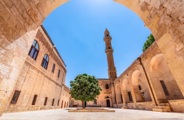 Dış görünümü Sehidiye cami ve medrese olsa arch, Mardin,Turkey.17 Haziran 201 popüler bir dönüm noktası