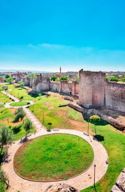 Diyarbakır merkez Sur bölgedeki tarihi Diyarbakır'ın şehir duvarlarının antik duvarlar görünümünü.