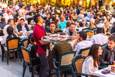 Müslümanlar Ramazan kareem için birlikte yemek için bir araya