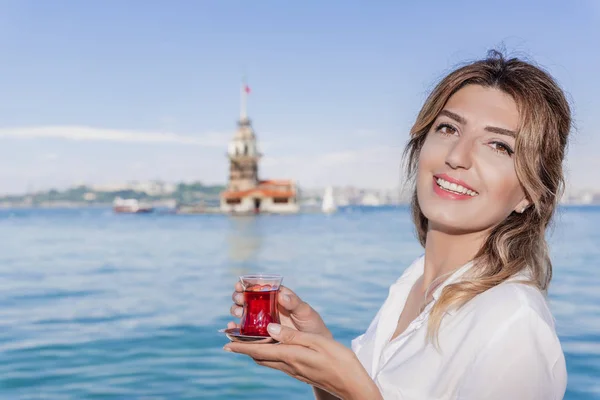 Beautiful Woman Traveler Holds Traditional Turkish Tea Glass Background Maiden — стоковое фото