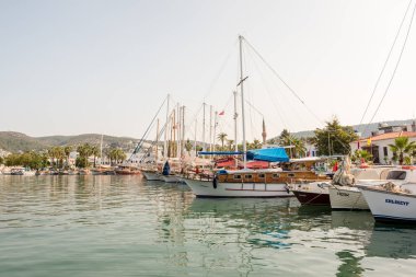 Lüks Yat ve yelken Yatlar Bodrum limanında deniz manzaralı. Bodrum,Turkey.23 Ağustos 2017.