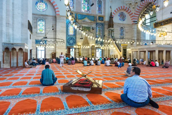 Hombres Musulmanes Turcos Identificados Orando Suleymaniye Mosque Old Antiguo Rahle — Foto de Stock