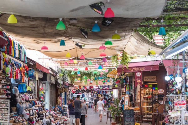 Kimliği Belirsiz Kişi Ağustos 2017 Bodrum Turkey Sokaklarında Alışveriş Yapmak — Stok fotoğraf