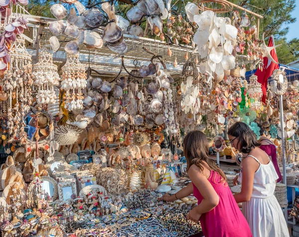 Άγνωστα Άτομα Κάνουν Ψώνια Δρόμους Του Bodrum Turkey Αύγουστο Του — Φωτογραφία Αρχείου