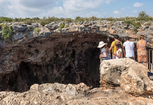 Unidentified People Looking Pit Hell Cehennnem Located Silifke District Mersin — Stock Photo, Image