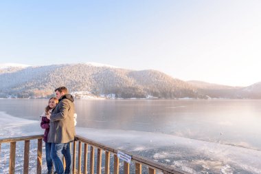 Kimliği belirsiz kaç selfie Abant Gölü Bolu,Turkey.27 yılında Gölcük Milli Parkı yakınındaki Ocak 2018 al