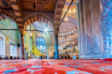 Müslüman halk Sultanahmet Camii için dua da Sultan Ahmed Camii ya da Sultan Ahmet Mosque.Istanbul,Turkey-Mart 11, 2017 denir