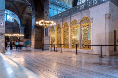 Ayasofya'nın Yunan Ortodoks Hıristiyan Patriklik Bazilikası veya kilise daha sonra İmparatorluk Camii ve şimdi Müzesi Istanbul, Türkiye, Mart, 11 2017'de halkın keşfetmek.